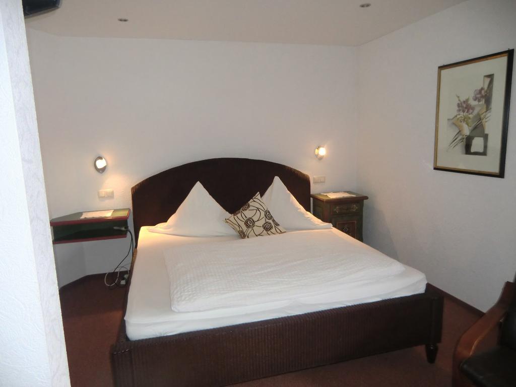 Hotel Zrenners Garni Waldsassen Zimmer foto